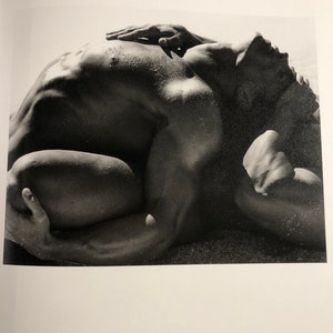 Herb Ritts Male Embrace moderne Fotografie schwarz weiß Großdruck Bob Paris und Rob Jackson Bodybuilder Duo Wandkunst Mann liebevoll