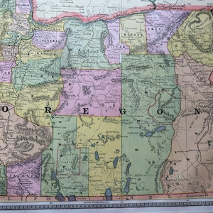 1886 Oregon state Map lithographie colorée à la main Americana 13 par 11 pouces Impression recto verso Leçon d'histoire antique détaillée