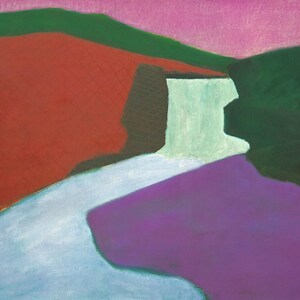 Pode incluir: Pintura abstrata de paisagem com uma paleta de cores vibrantes. Apresenta uma colina vermelha, montanhas verdes, uma cachoeira verde clara, um rio roxo e um céu rosa. A obra de arte tem um estilo moderno e minimalista.