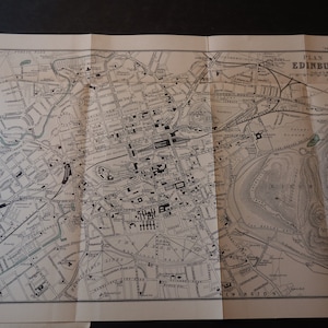 Carte des chemins de fer d'Édimbourg, 1912, lithographie ancienne originale, illustration de guide pour les amateurs de cartes, rehauts de couleurs détaillés de 31,5 x 7 pouces