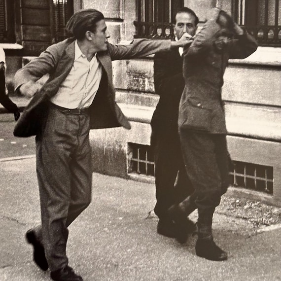 ロバート・キャパ、1944年パリ解放 | 白黒 | 出版済みリトグラフ