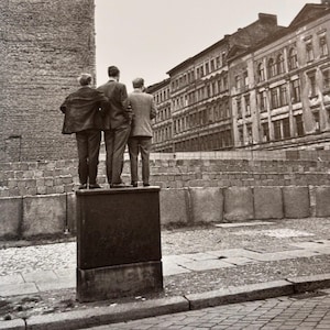 Henri Cartier-Bresson | Berlin Wall, 1962 | Black and White | Vintage Published Lithograph | Ready to Frame | Wall Art