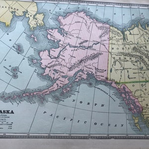 Carte du territoire de l'Alaska de 1886, lithographie coloriée à la main Americana 13 x 11 pouces Leçon d'histoire Art mural détaillé de marques géologiques antiques