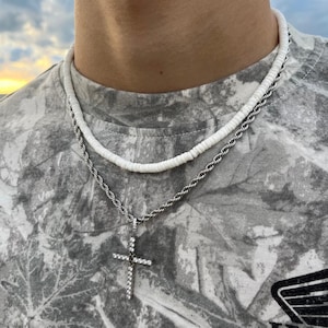 Colar de surfista com concha Puka / Colar de praia Heishi Boho ajustável em aço inoxidável