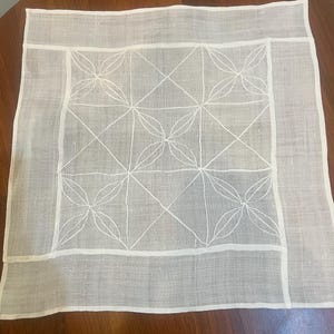 Mantel Bojagi de ramio coreano cosido a mano / Arte textil de lino natural (38 cm x 38 cm)