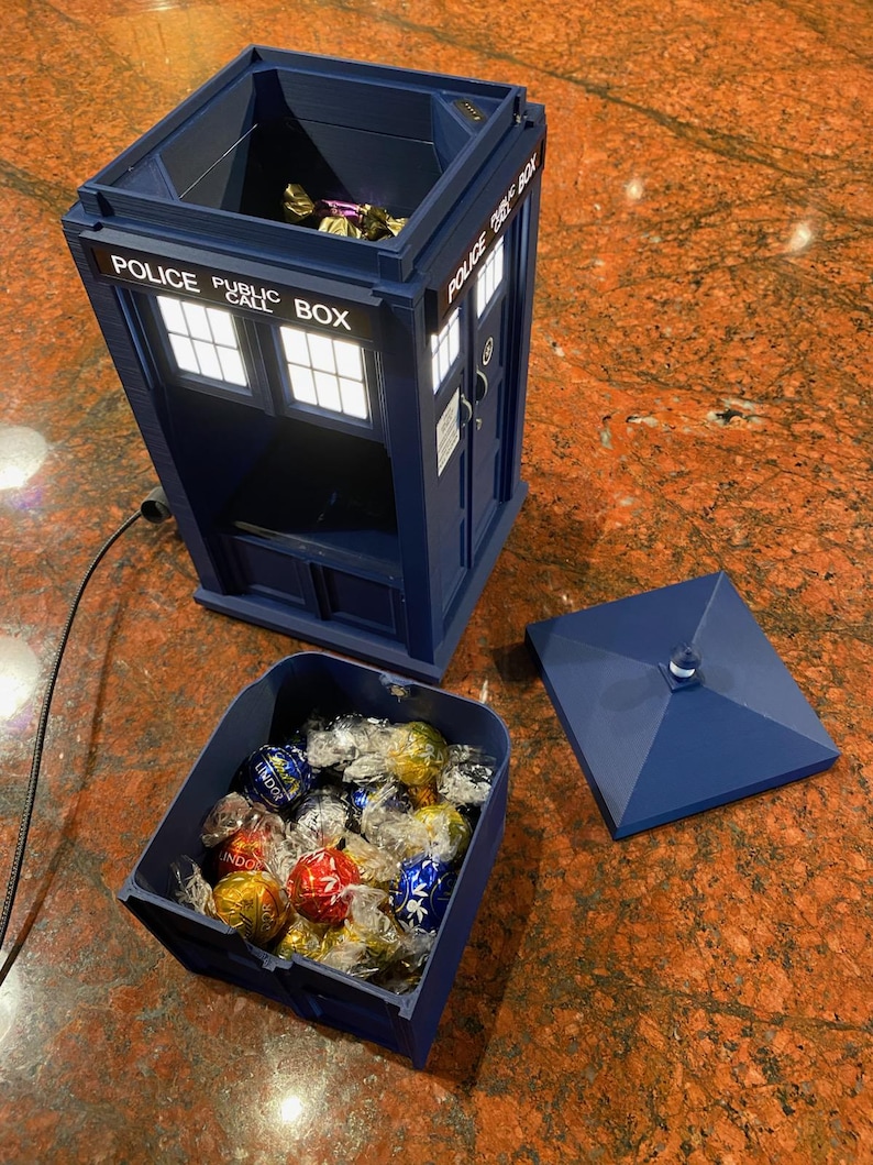 Doctor Who Dual Storage Powered TARDIS Interactive Lighting and Audio ...