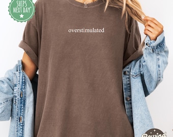Camiseta gráfica sobreestimulada, camiseta para mamá, camiseta retro Comfort Colors®, camiseta Unhinged, ropa Weirdcore, camiseta de salud mental