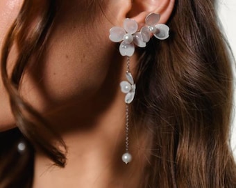 Handmade  Bridal Earrings, Pearls flower earrings, dainty wedding earrings for brides, exclusive wedding earrings, Crystal wedding jewelry