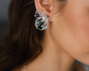 Handmade  Bridal Earrings, Pearls flower earrings, dainty wedding earrings for brides, exclusive wedding earrings, Crystal wedding jewelry