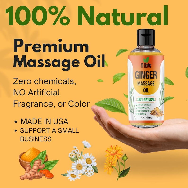 Puede incluir: Una botella de Aceite de Masaje de Jengibre 10 Hierbas, sostenida en una mano, sobre un fondo amarillo. La etiqueta indica "100% Natural" y "Hecho en EE. UU.". La botella contiene 147,86 ml.
