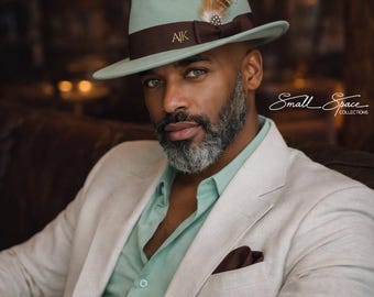 Personalisierter mintgrüner Filz-Fedora-Hut mit federbraunem Stretch-Band mit Schleife oder Beige | Unisex Hut Der Derby und Parties | Schlichte Eleganz