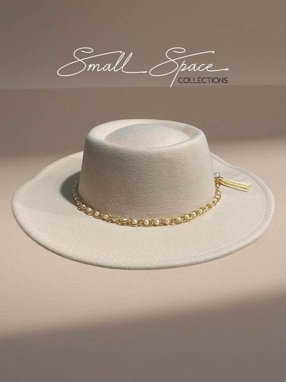 Beige Fedora Hat: Pearl & Gold Chain Band With Leather  display picture 2