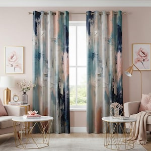 Puede incluir: Un par de cortinas de color azul, rosa y blanco con estampado abstracto y ojales en la parte superior, colgadas en una ventana de la sala de estar. Las cortinas están hechas de una tela suave y texturizada.