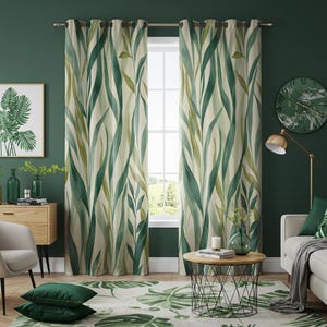 Puede incluir: Un par de cortinas de color verde y crema con ojales en la parte superior cuelgan en una sala de estar con una pared verde, una ventana, una mesa de café y un sofá.