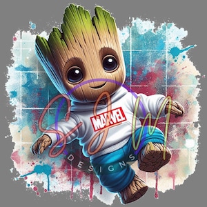 Puede incluir: Una ilustración de dibujos animados de un personaje verde, marrón y azul que lleva una sudadera blanca con la palabra "MARVEL" en letras rojas. El personaje está de pie sobre un fondo salpicado de azul y rojo.