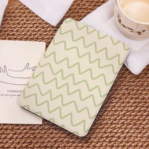 Green Simple Waves Case For Kindle PaperWhite 12/11/10th,Kindle 2024/Colorsoft,Kindle 10th 11th 12th,Kindle 7/6.8/6&quot;,Custom Cover With Strap