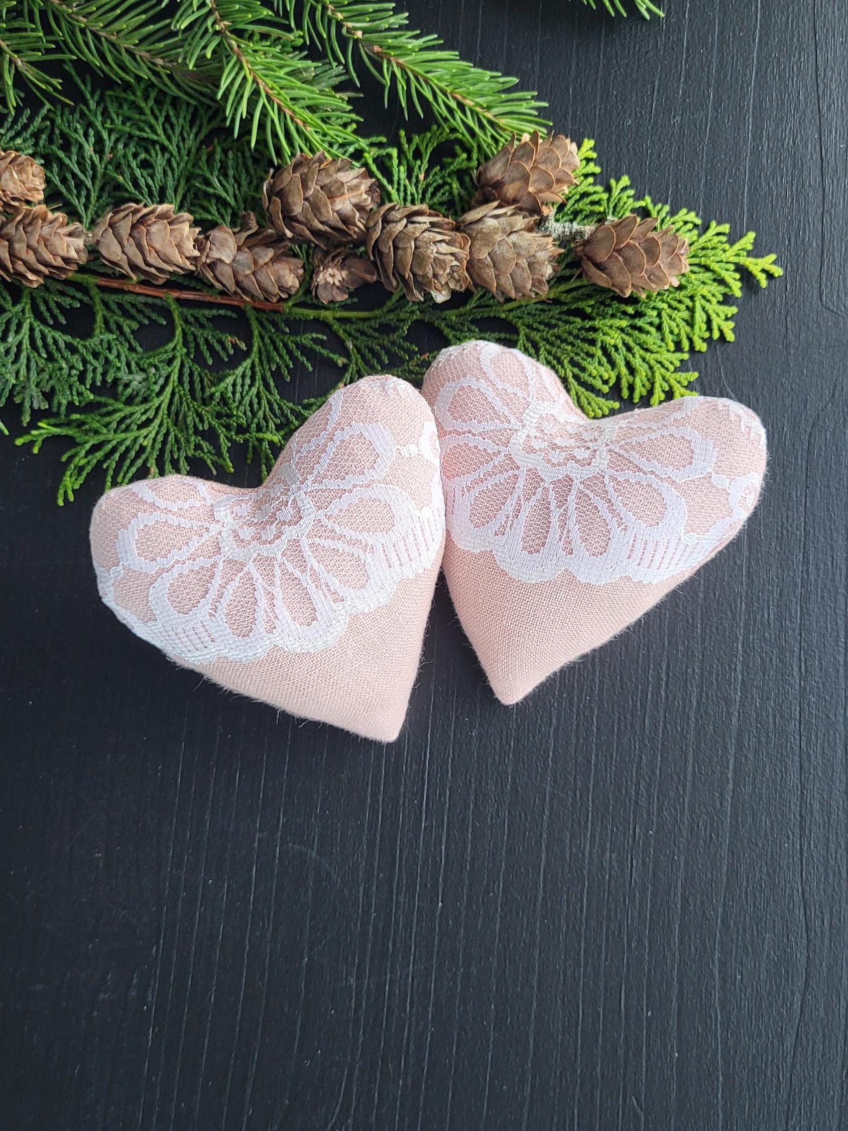 Blanc Mariclò Decoro Gallina In Legno Di Mango Con Cuore - Shabby Chic Pasqua, 16x2xH18 Cm, Multicolore