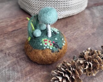 Mini Felted Mushroom Terrarium • Nature Lovers Gift • Wool Forest Diorama in Cork Coaster • Handmade Woodland Decor • Tiny Fairy Garden Gift