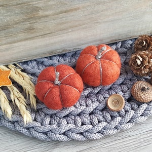 Felt pumpkins. Thanksgiving decor, Farmhouse decor, Halloween decor, Country living, fall home decor, fall wreath decor, felt pumpkin decor