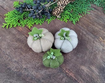 Felted Wool Pumpkins Set of 3 – Miniature Fall Decor, Rustic Autumn Centerpiece, Handmade Thanksgiving Table Accents