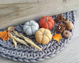 Felt pumpkins. Thanksgiving decor, Farmhouse decor, Halloween decor, Country living, fall home decor, fall wreath decor, felt pumpkin decor