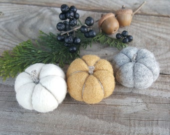 Felt pumpkins. Thanksgiving decor, Farmhouse decor, Halloween decor, Country living, fall home decor, fall wreath decor, felt pumpkin decor