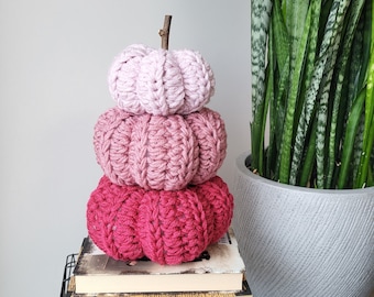 Chunky crochet pumpkins. Pink pumpkins stack. Boho fall decor. Thanksgiving decor, Halloween decor, Fall home decor, Girly decor, Pink decor