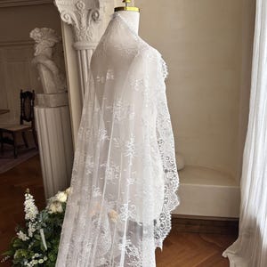 Spanish Chantilly Lace Cathedral Wedding Veil: Bespoke Bridal Mantilla