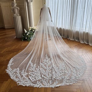 Wedding Veil With Beaded Accents, Royal Veil,Veil Beading Leaves, Leaves Veil Wedding, Luxury Long Veil Leaves Appliques Leaf Veil