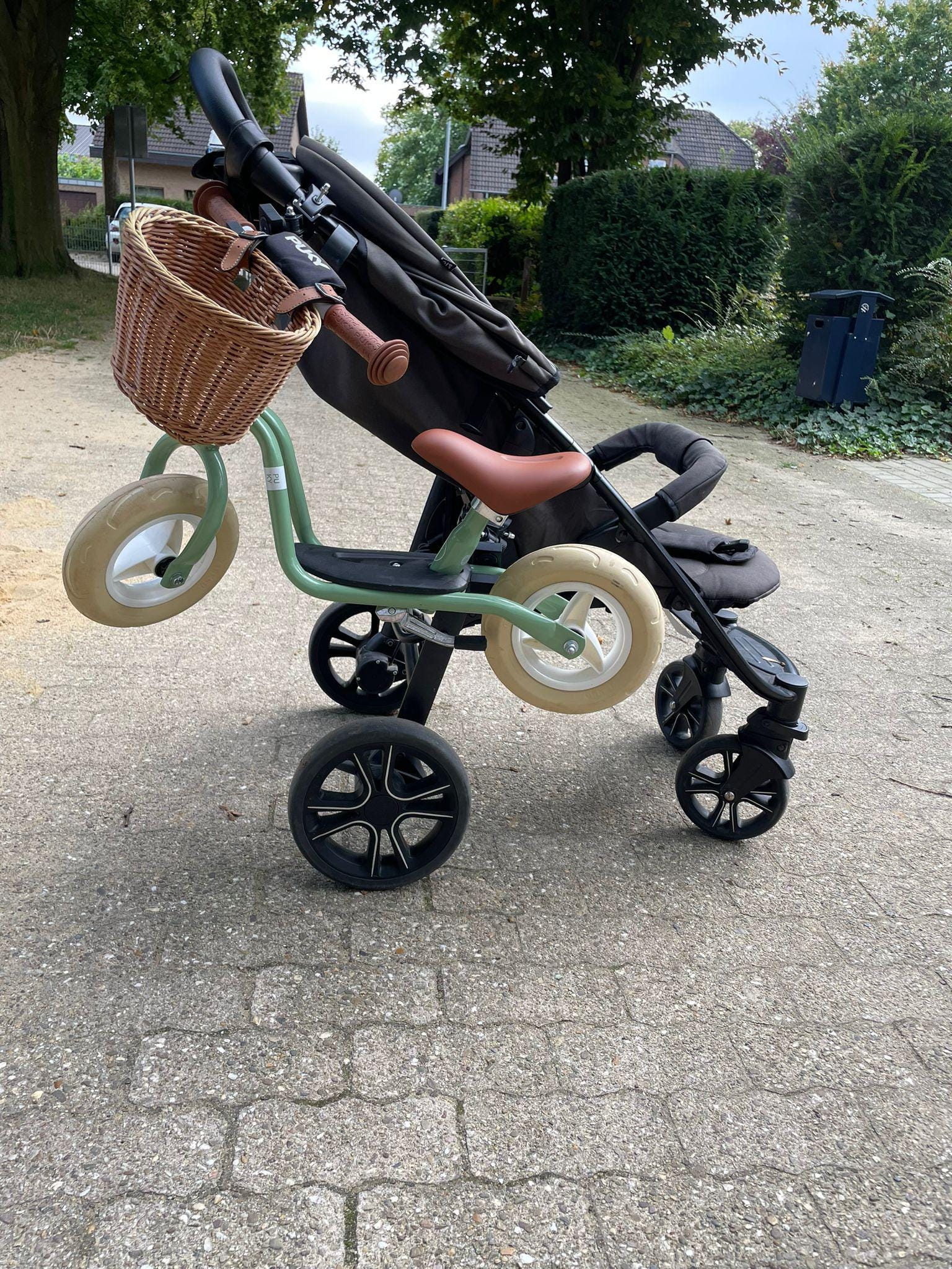 Universeller Laufradhalter 2.0 - Laufradhalter mit groer Aufnahme und  Schutzmantel fr zb Kinderwagen, Buggys und Bollerwagen - Etsy.de