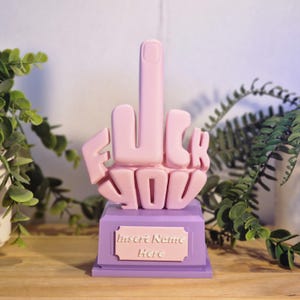 3D Gedruckte &#39;The F**k Trophy&#39; – Humorvolle Meme Figur, Einzigartiges Schreibtisch Accessoire, Gag Geschenk.