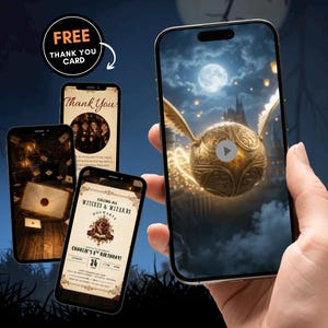 以下が含まれることがあります： 3台のスマートフォンに魔法使いをテーマにしたデジタル招待状テンプレートが表示されています。画面には金の翼を持つボール、ワックスシール付きの封筒、そして「Calling All Witches & Wizards」というテキストが書かれた誕生日招待状が映し出されています。