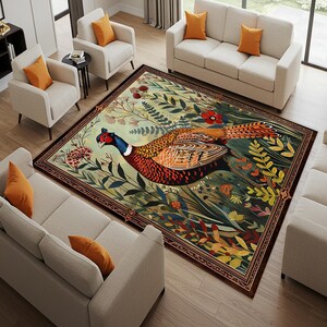 Puede incluir: Una alfombra colorida con un borde marrón presenta una ilustración detallada de un faisán de pie en un campo de flores y vegetación.