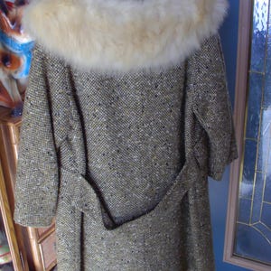 Abrigo de invierno para mujer con cuello de piel de visón, totalmente forrado y botones grandes. imagen 10