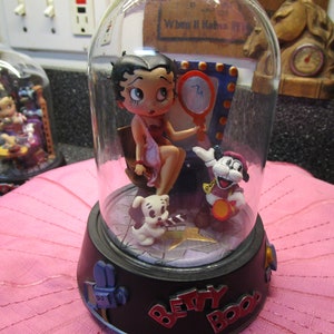 Vintage Hollywood Betty Boop under Glass Figurine King Features.