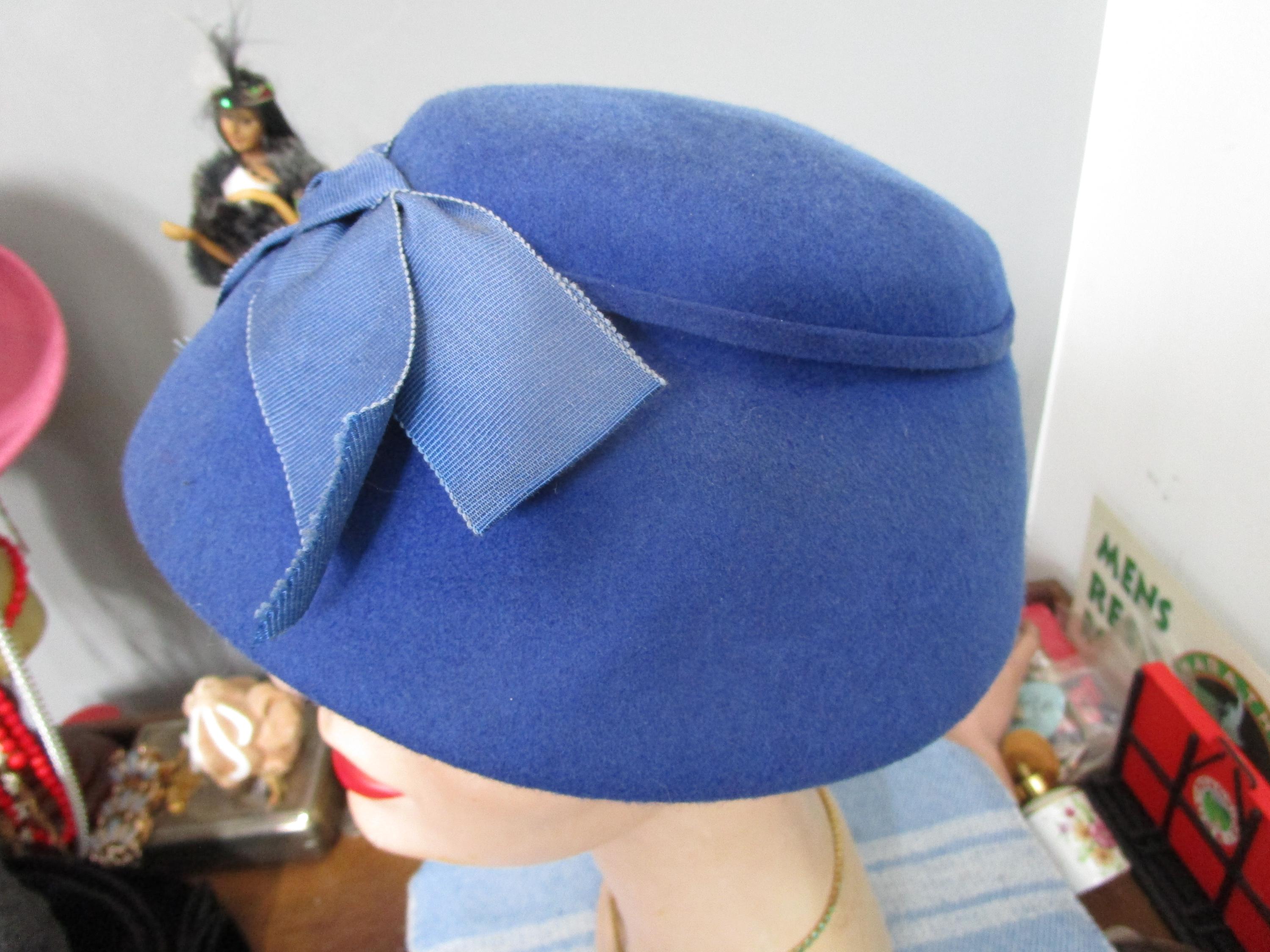 CHIC 1960s\' NAVY FELT \