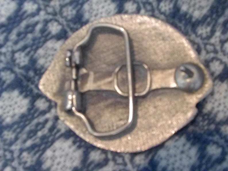 Hebilla de cinturón plateada con el logotipo de la Organización Fraternal Internacional del Club de Leones vintage imagen 12