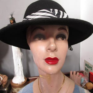 Black Arlin Wool Hat - Etsy display picture 3