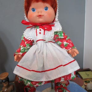 1982 Strawberry Shortcake Baby Doll  Blows Kisses  PLUS 8 Outfits American Greetings Corp.