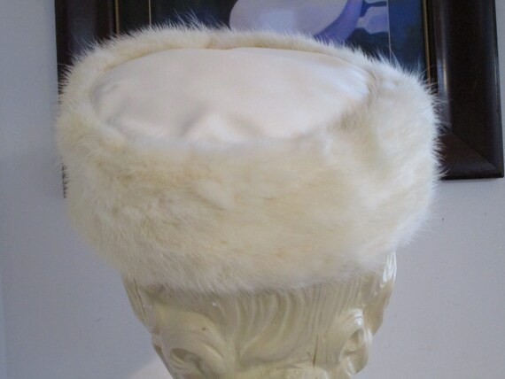 Vintage White  Satin Material  Trimmed in Fur  by… - image 8