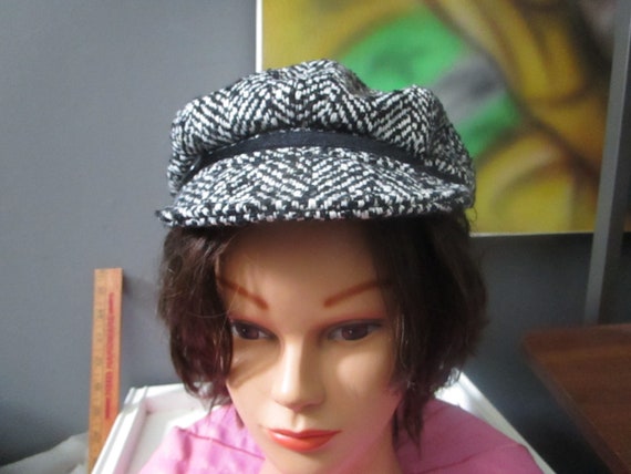 Black & White Cabbie Hat Nine West - Etsy display picture 1