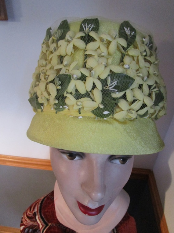 Vintage Women display picture 3