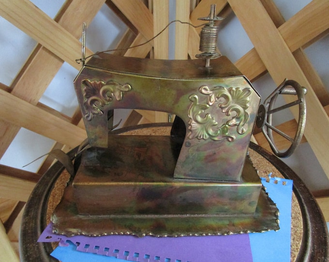 Toy and Miniature Sewing Machines Identification & Value Guide Book 2