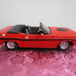 1970 American Muscle Maisto Dodge Challenger Convertible R/T 1:24 Very Low Mileage  Adult Owned