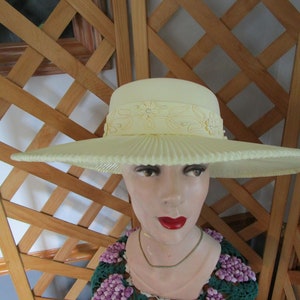 Caldwell West Gold Butter Cream Yellow  Large 4 7/8&quot; Brim Women&#39;s Formal Hat AWESOME