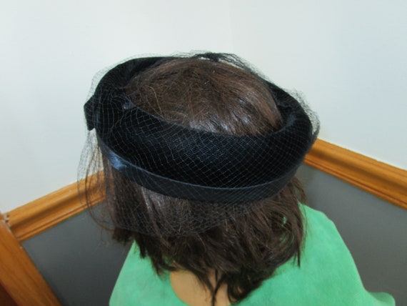 Vintage Jet Black Netted Pillbox Hat with Bow - image 6