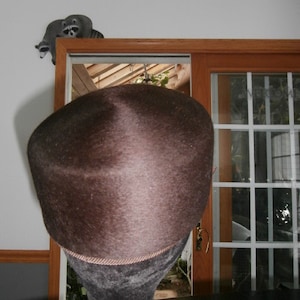 Vintage Mr John Moderne Brown Wool Felt Feather Cloche Hat Mid Century Paris NYC Mr John Hat - Etsy main image 2