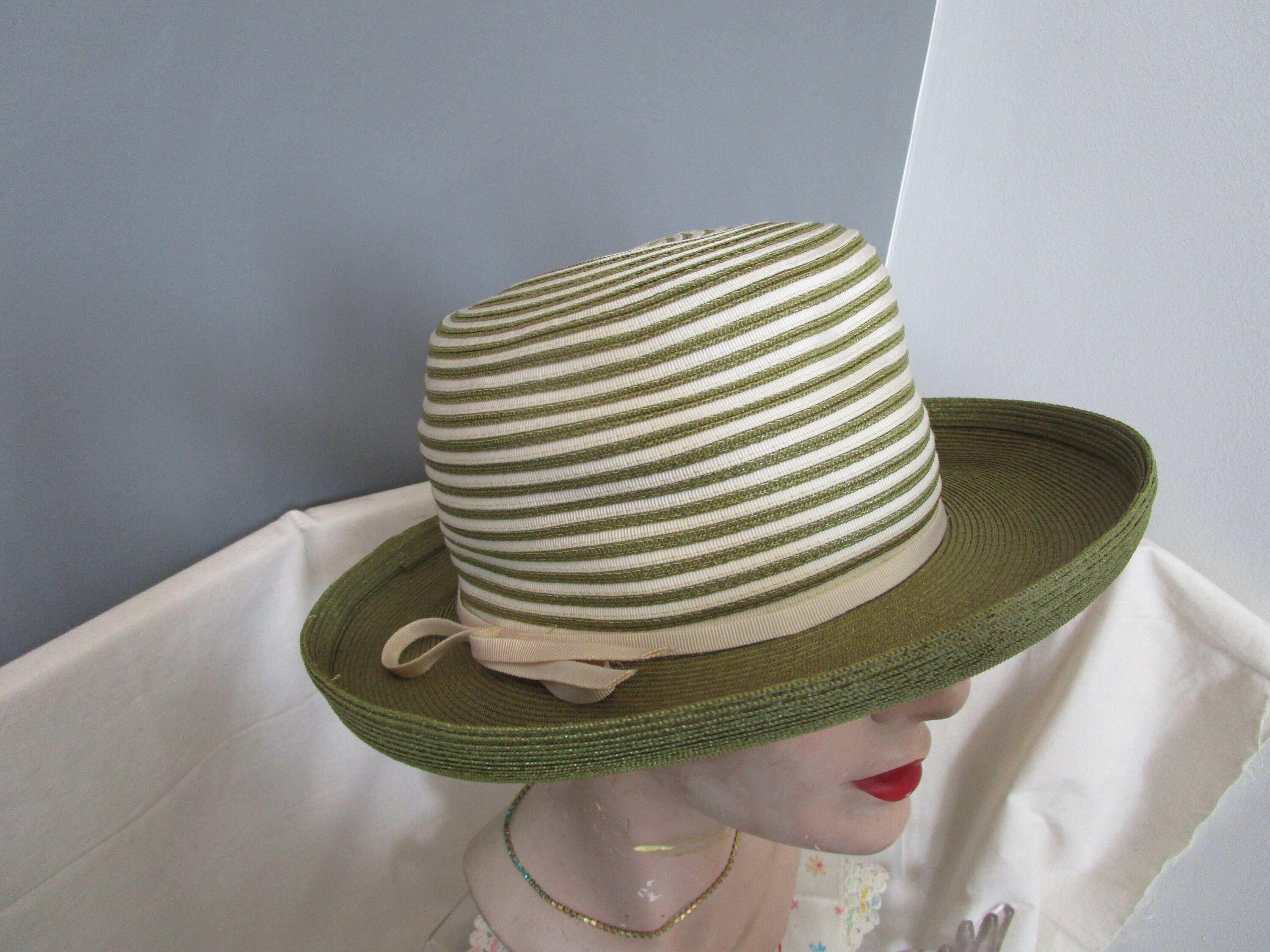 Quaker Maid vintage Americana style netted hat Quaker Bonnets: Simplicity and Exquisite Workmanship main image 2