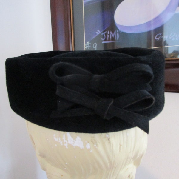 Genuine Jet Black Velour Women's Vintage Pillbox Hat.