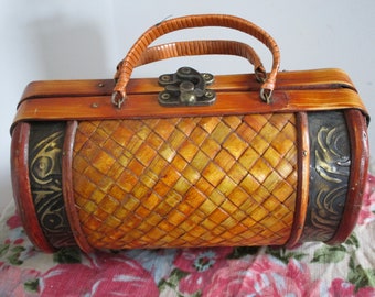 Vintage Wooden Weave Top Handle Purse Flocked inside?